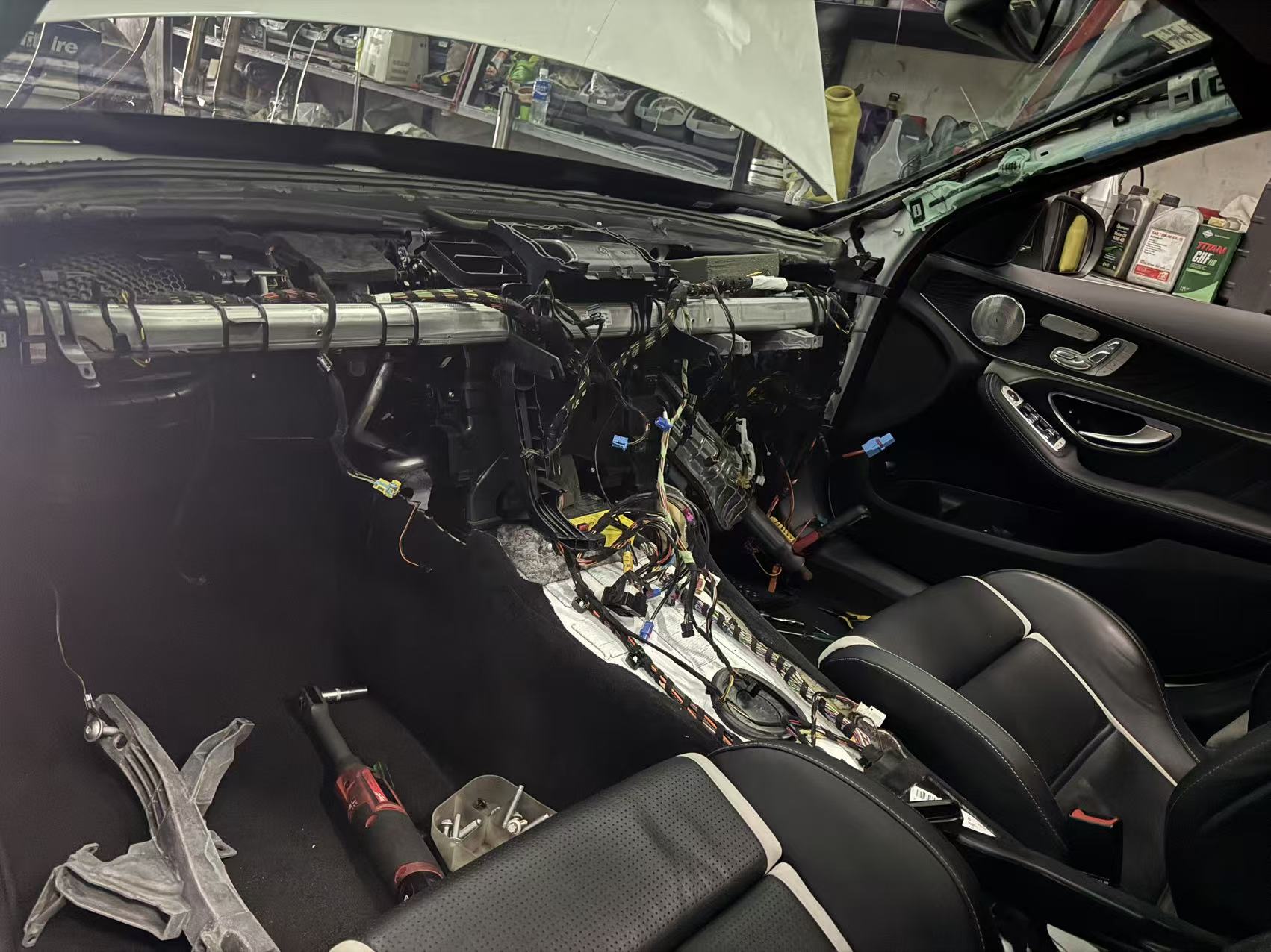 喚醒 AMG 酷冷！MB C63S 更換 EVAP 凍 Coil 工程